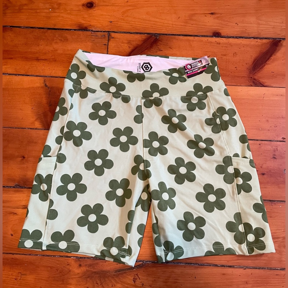 NWT Series 8 Fitness Green Bike Shorts with Flowers